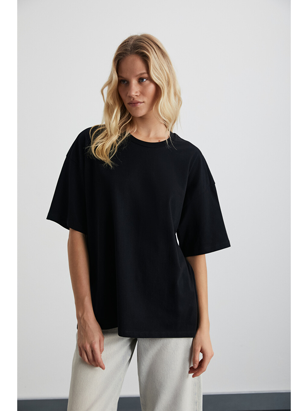 Siyah LAGERTHA Kadın %100 organik Pamuklu Kalın Dokulu Oversize Fit Yuvarlak Yakalı SİYAH T-Shirt-3