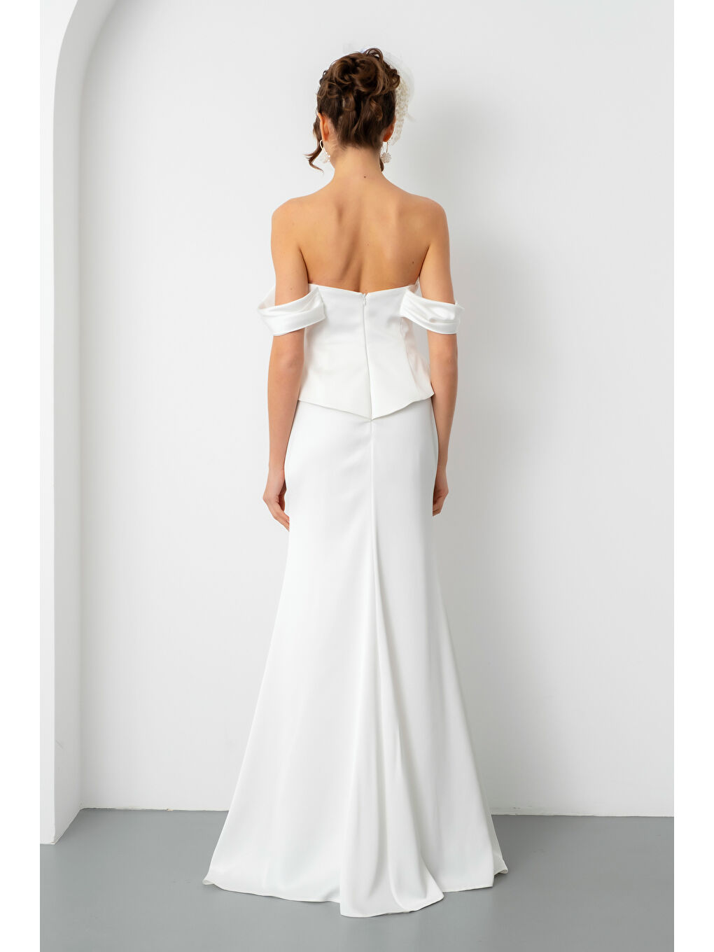 Kadın Beyaz Kayık Yaka Balenli Peplum Kesim Saten Abiye Elbise-5