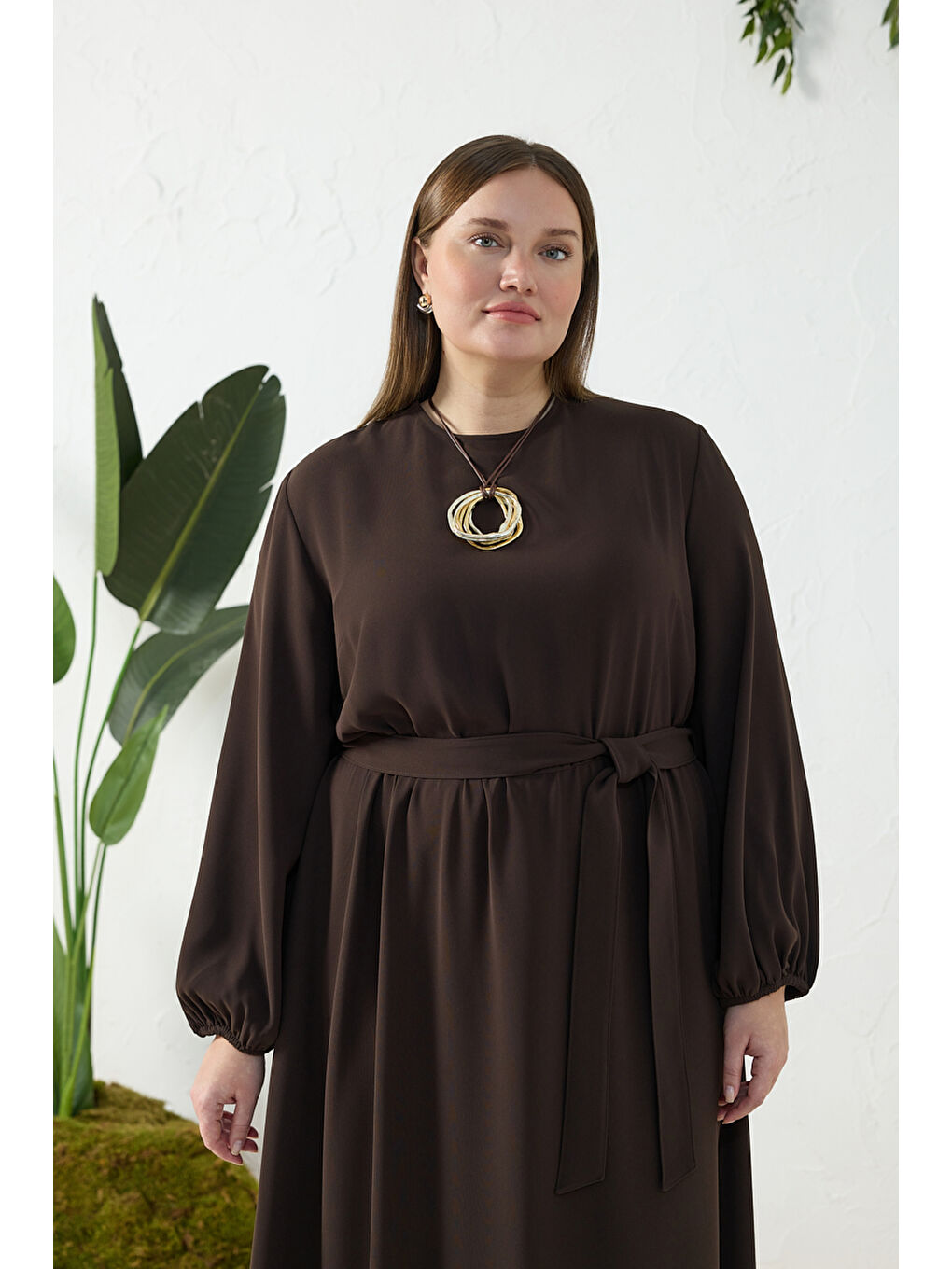 Kahverengi Bel ve Kol Ucu Lastik Detaylı Elbise-3