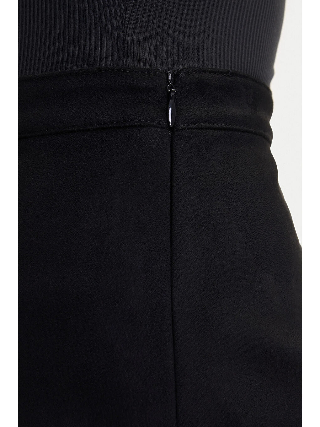 Siyah Onloline Regular Fit Suni Deri Yırtmaçlı Kadın Etek 15357433-3