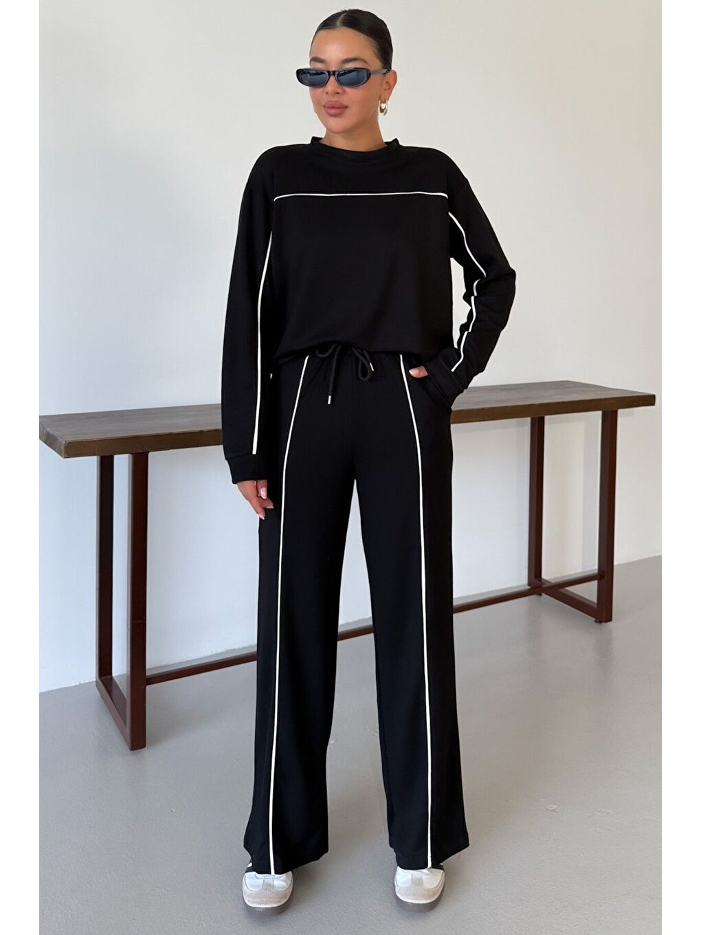 Kadın Siyah İnce Beyaz Biye Çizgi Detaylı Bisiklet Yaka Modal Kumaş Alt-Üst Takım-1