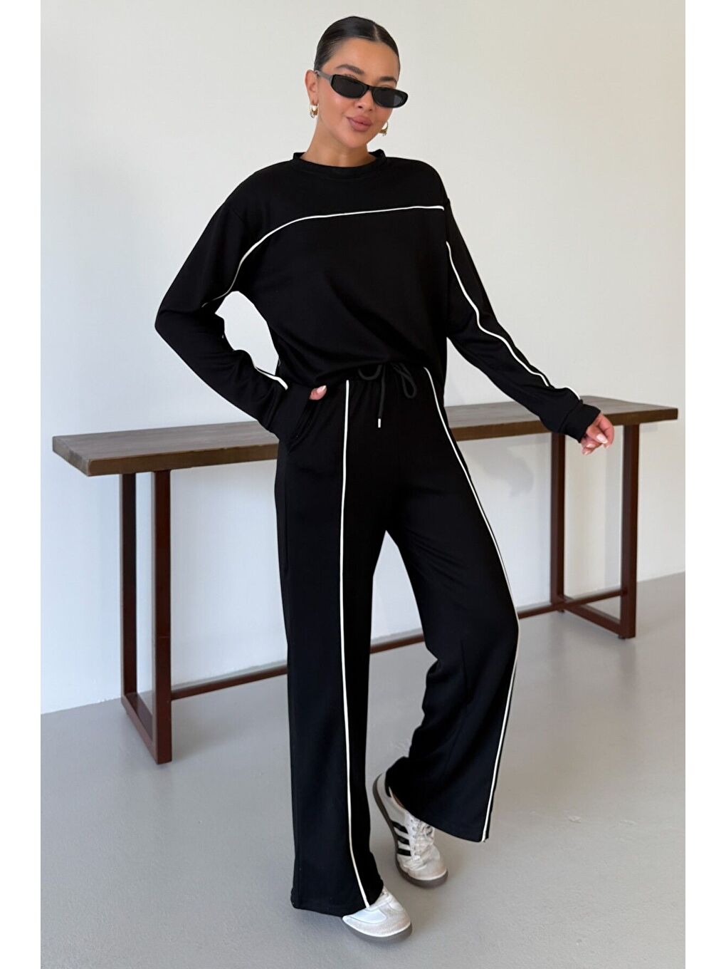 Kadın Siyah İnce Beyaz Biye Çizgi Detaylı Bisiklet Yaka Modal Kumaş Alt-Üst Takım-2