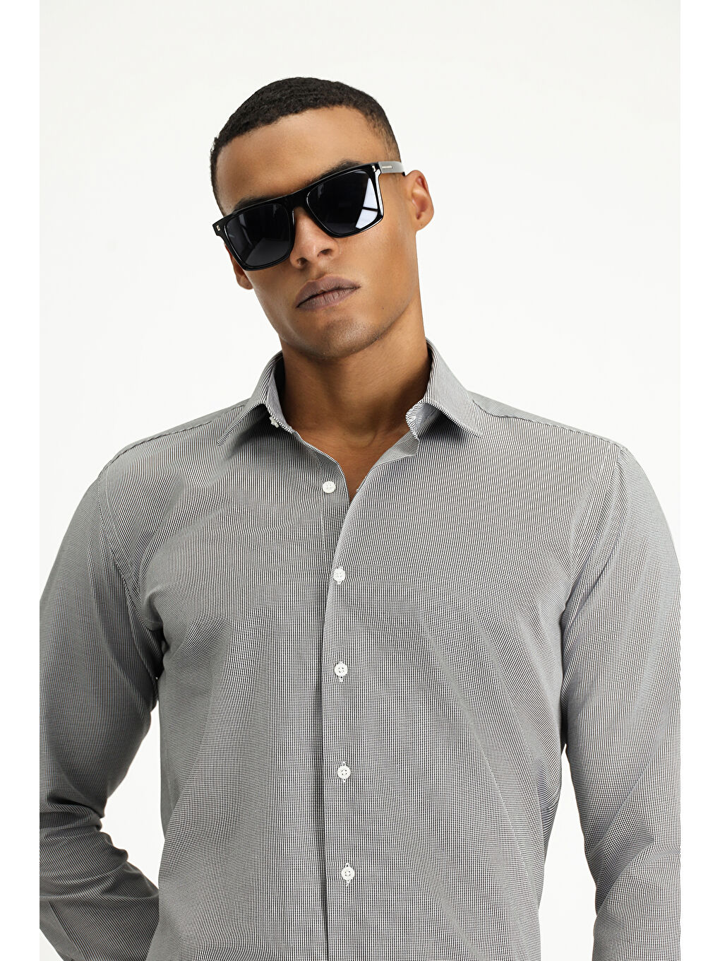 Siyah Uzun Kol Slim Fit Dar Kesim Klasik Desenli Pamuklu Kolay Ütülenebilir Gömlek