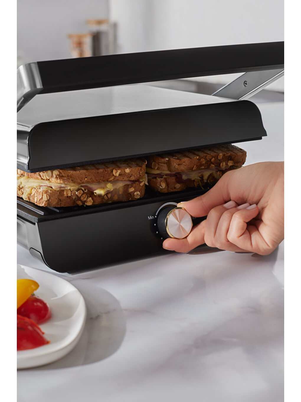 Grilliant 1346H 4 Dilim Kapasiteli Gövdeli Döküm Plakalı Tost ve Izgara Makinesi Inox 2000W-2