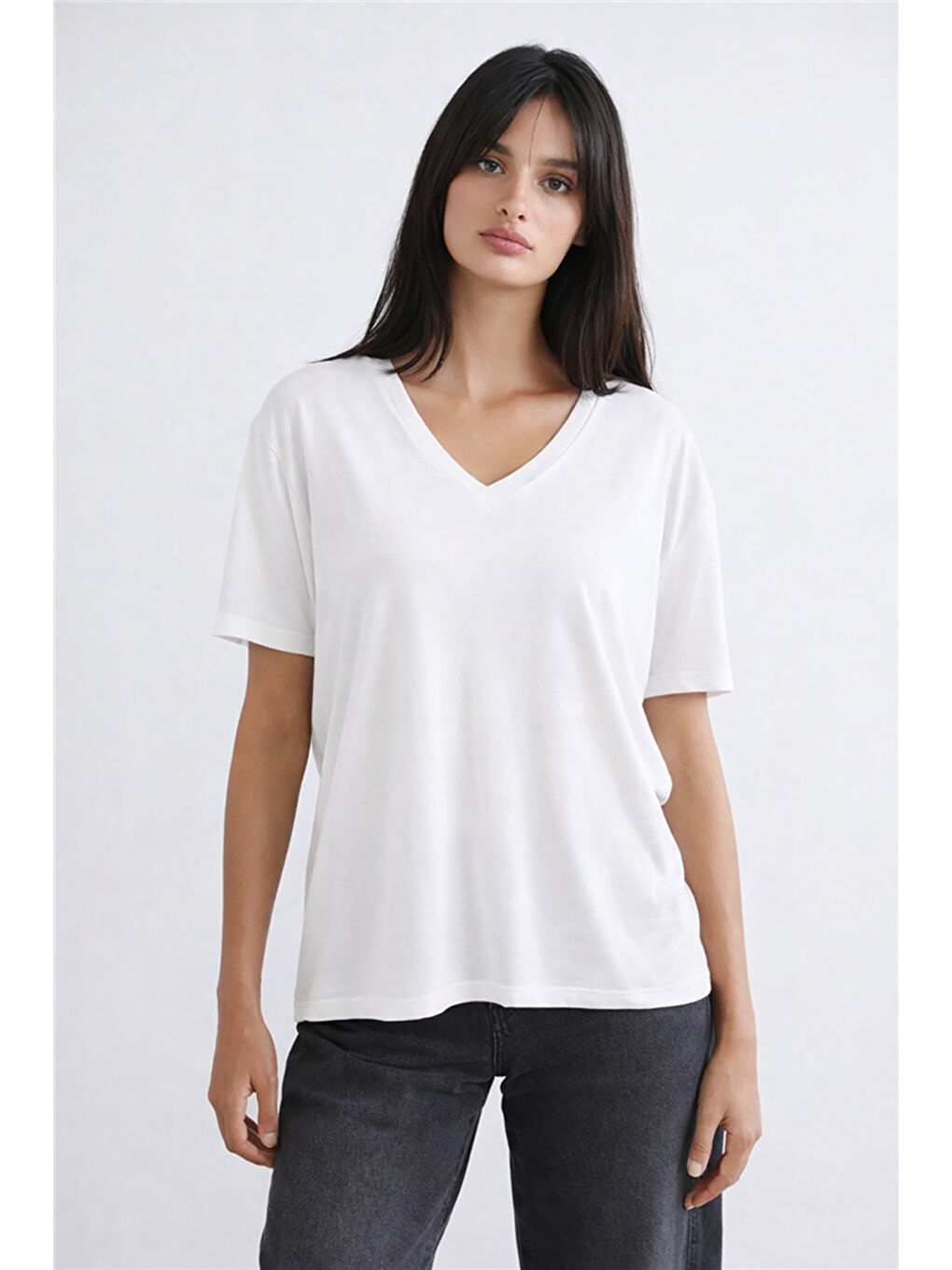 Beyaz Standart Fit V Yaka Kısa Kollu Kadın Bluz 26Y0021K1
