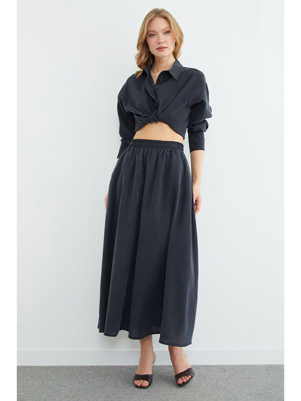 Gri Beli Lastikli Cepli Maxi Boy Etek-1