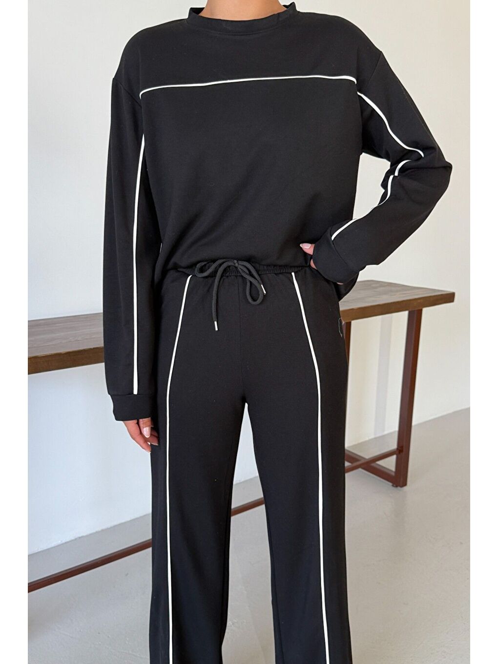 Kadın Siyah İnce Beyaz Biye Çizgi Detaylı Bisiklet Yaka Modal Kumaş Alt-Üst Takım-7