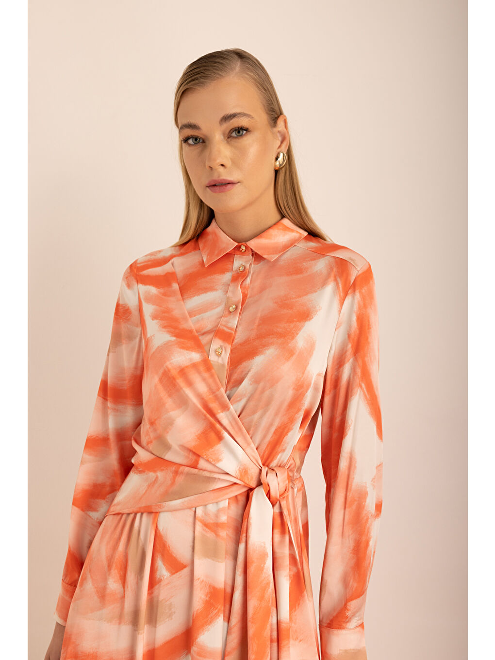 Beyaz Desenli Saten Elbise-2