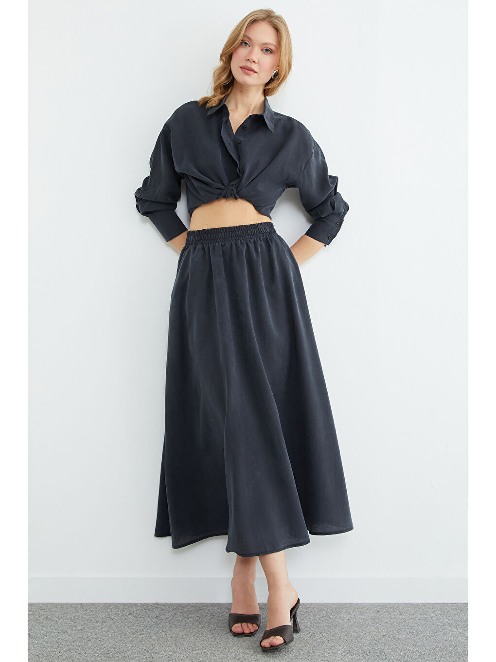 Gri Beli Lastikli Cepli Maxi Boy Etek-2