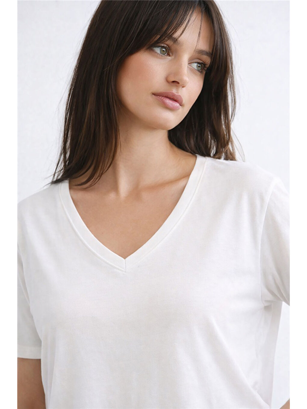 Beyaz Standart Fit V Yaka Kısa Kollu Kadın Bluz 26Y0021K1-3