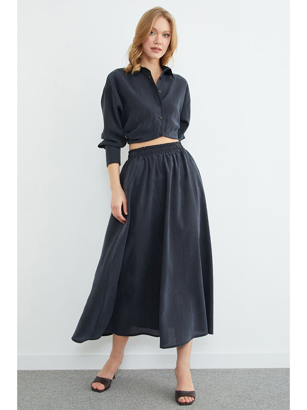 Gri Beli Lastikli Cepli Maxi Boy Etek-4