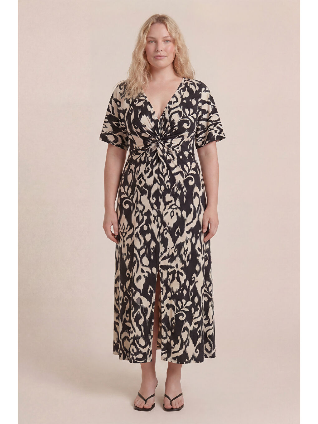 Siyah Önü Düğümlü Örme Elbise