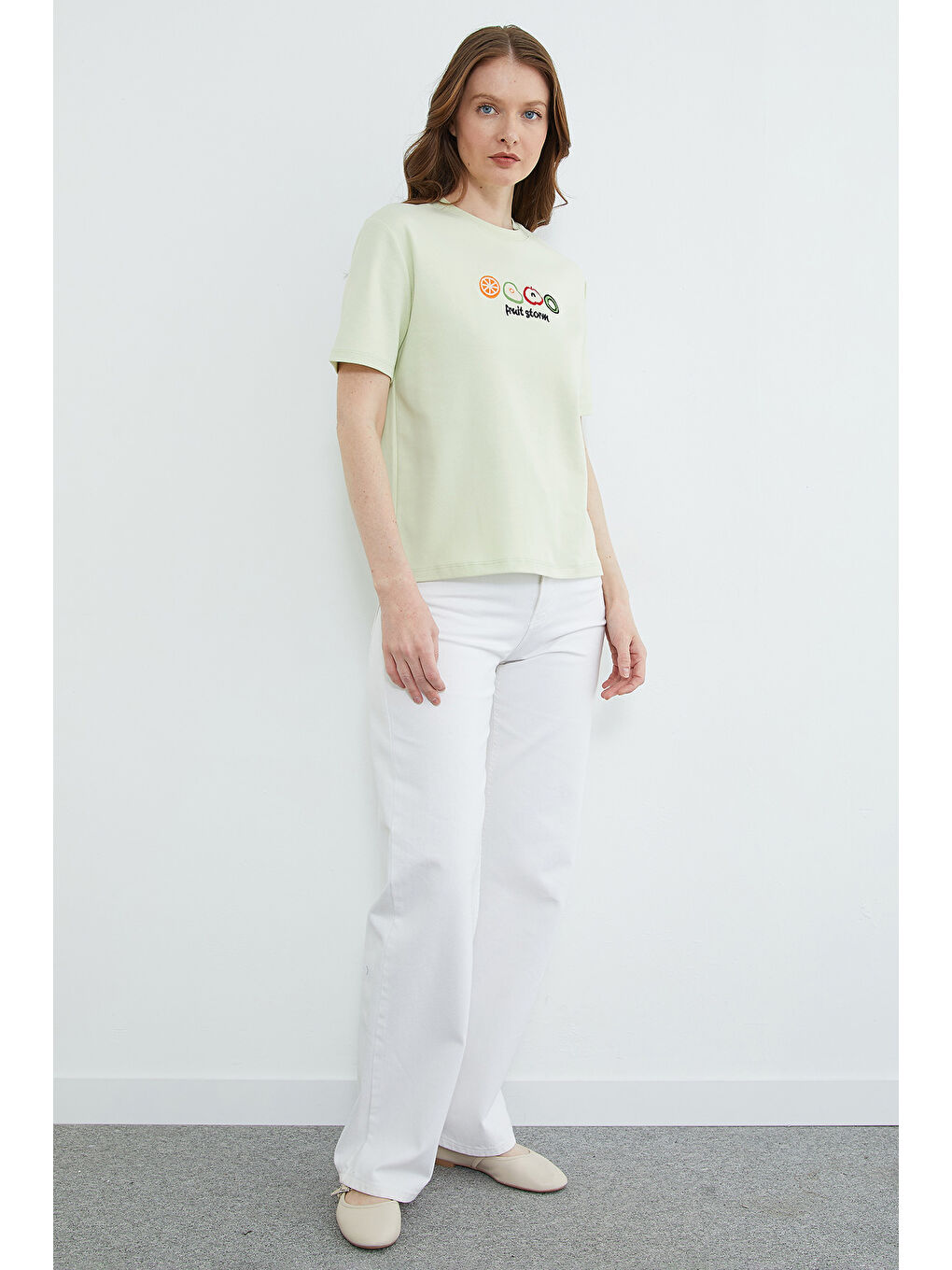 Yeşil Meyve Nakışlı Bisiklet Yaka Tişört-2