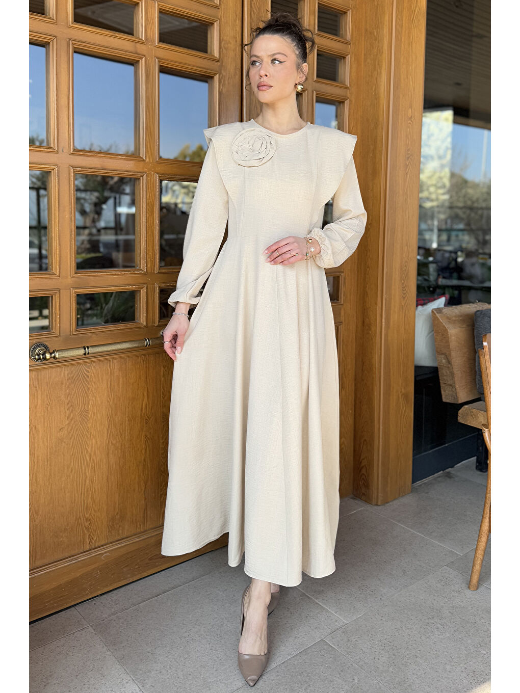 Bej Gül Detaylı Kadın Kloş Elbise-1