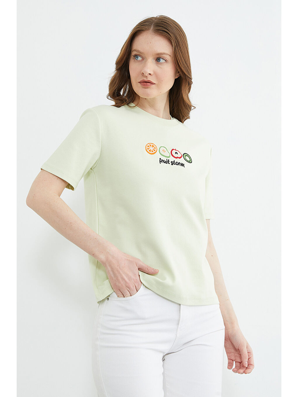 Yeşil Meyve Nakışlı Bisiklet Yaka Tişört-3