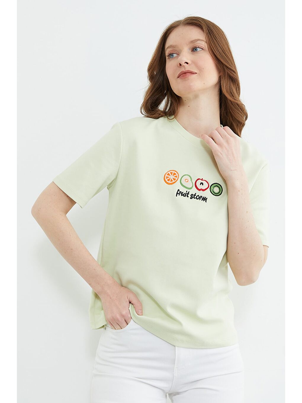 Yeşil Meyve Nakışlı Bisiklet Yaka Tişört-4