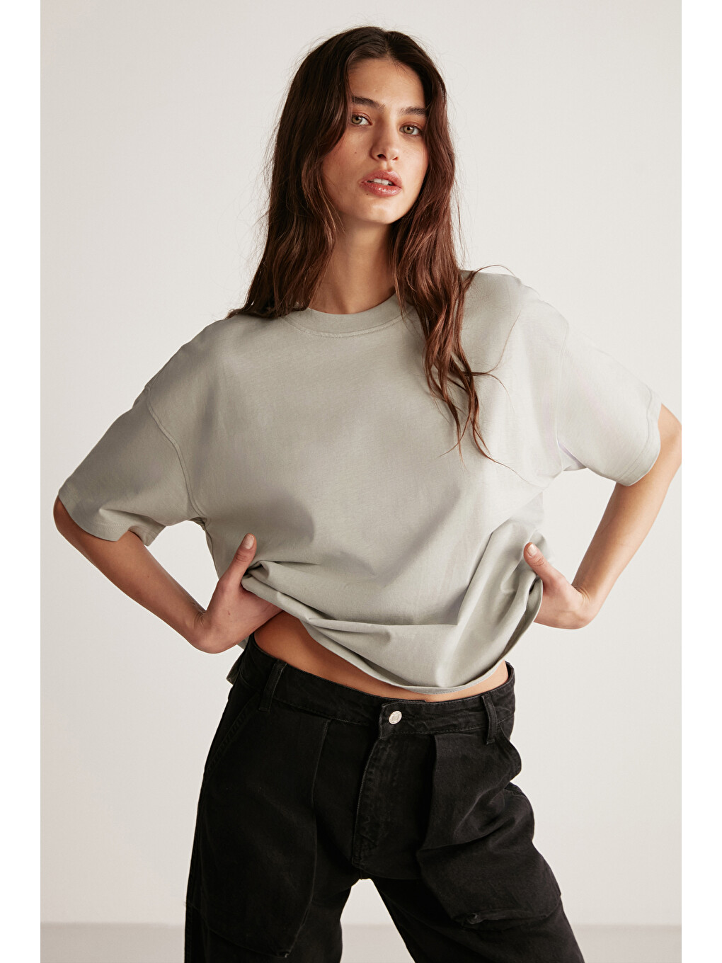 Gri Jemmy Kadın %100 Organik Pamuk Relaxed Fit Yırtmaçlı Yuvarlak Yakalı AÇIK GRİ T-Shirt-3