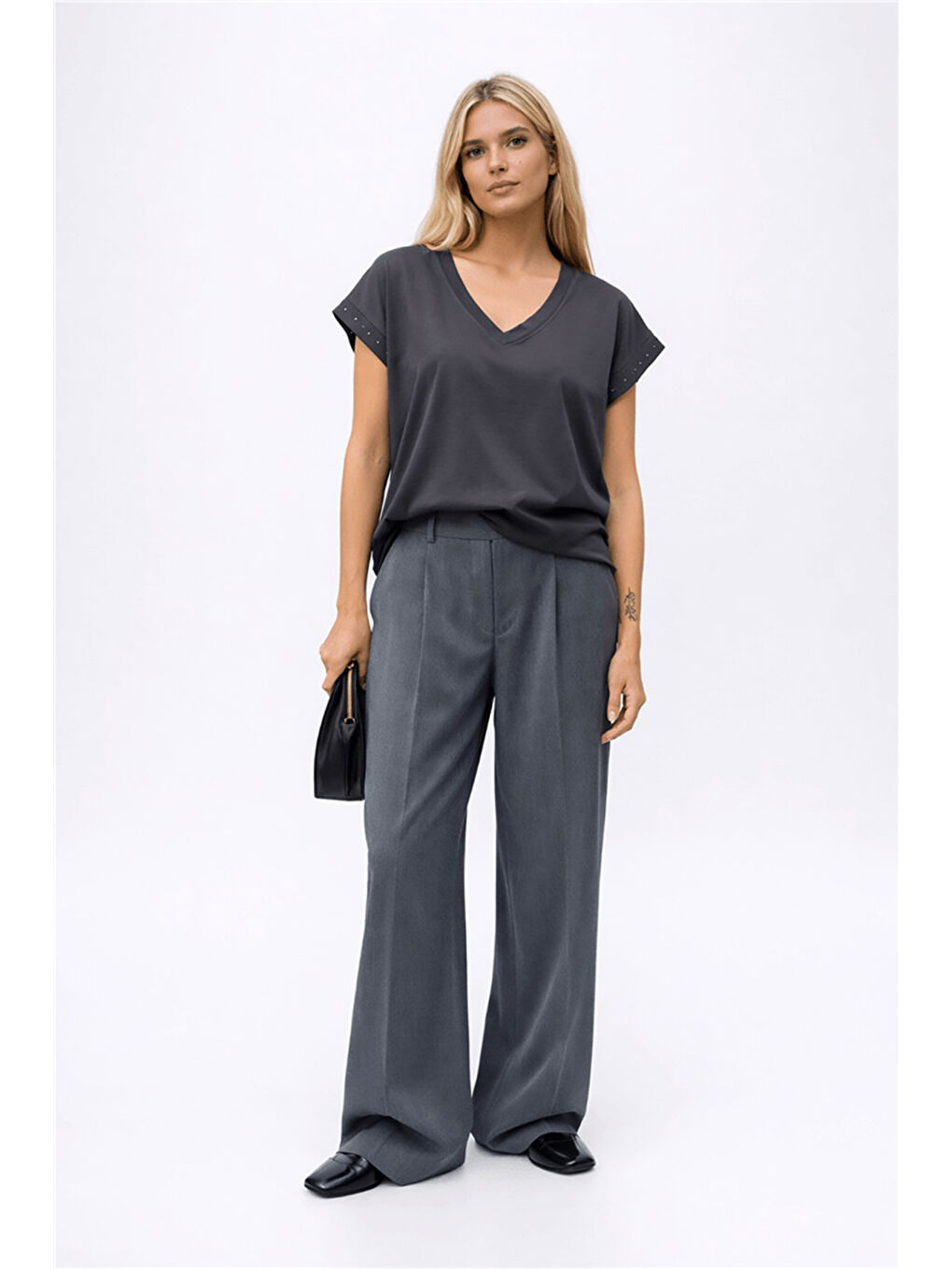 Antrasit Pamuklu Regular Fit V Yaka Kadın Bluz 26Y0034K1-1