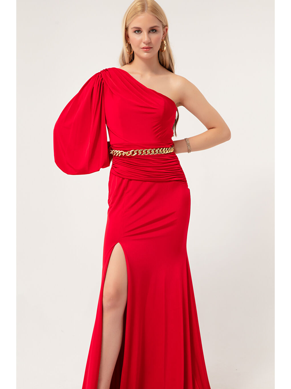Kadın Kırmızı Tek Omuzlu Zincirli Uzun Abiye Elbise-2