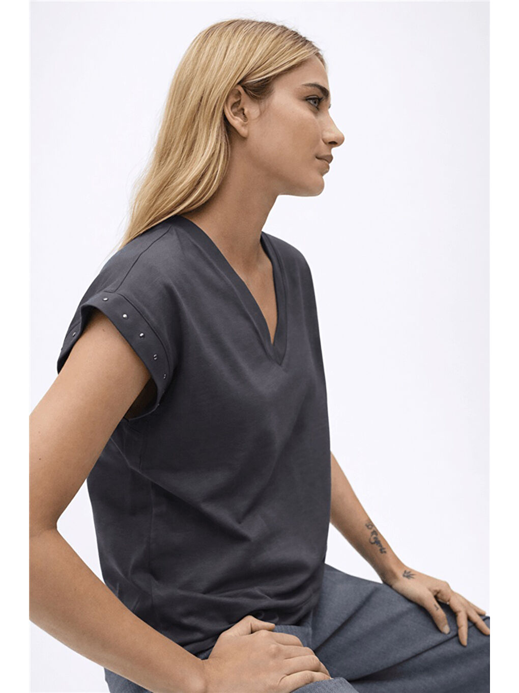 Antrasit Pamuklu Regular Fit V Yaka Kadın Bluz 26Y0034K1-2