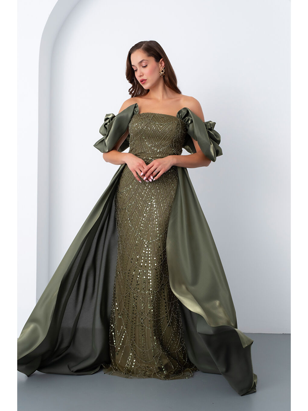 Kadın Haki Kayık Yaka Saten Kuyruklu Uzun Boncuklu Abiye