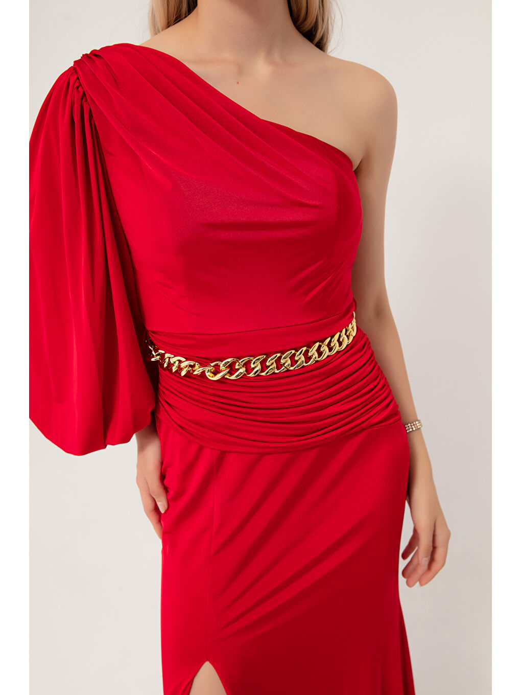 Kadın Kırmızı Tek Omuzlu Zincirli Uzun Abiye Elbise-3
