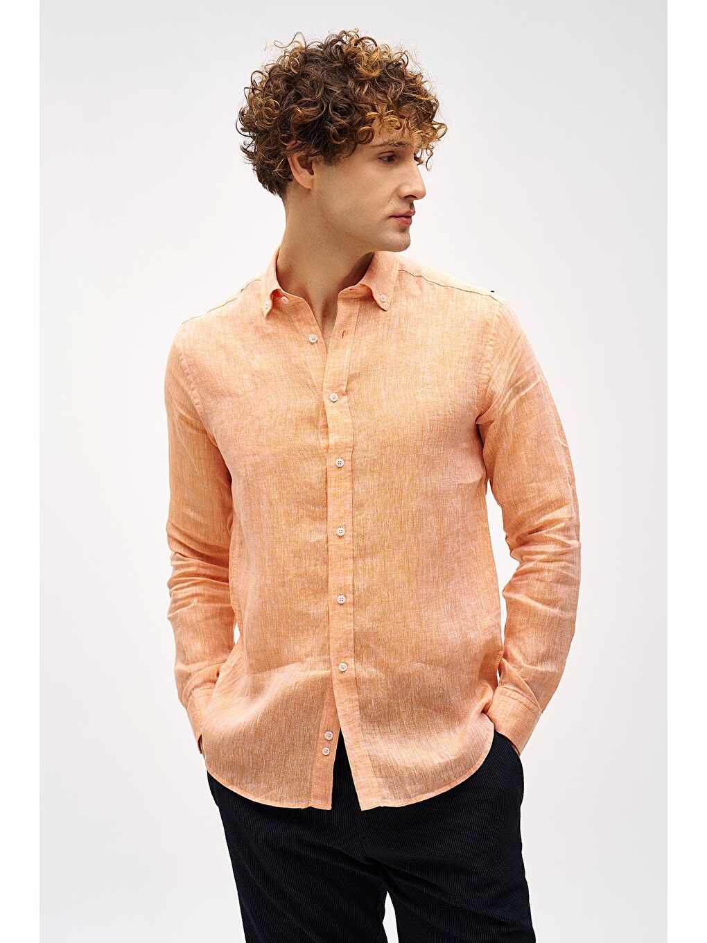 Turuncu Dynamic Fit Düğmeli Yaka Düz Uzun Kollu Cepsiz %100 Keten Gömlek-1