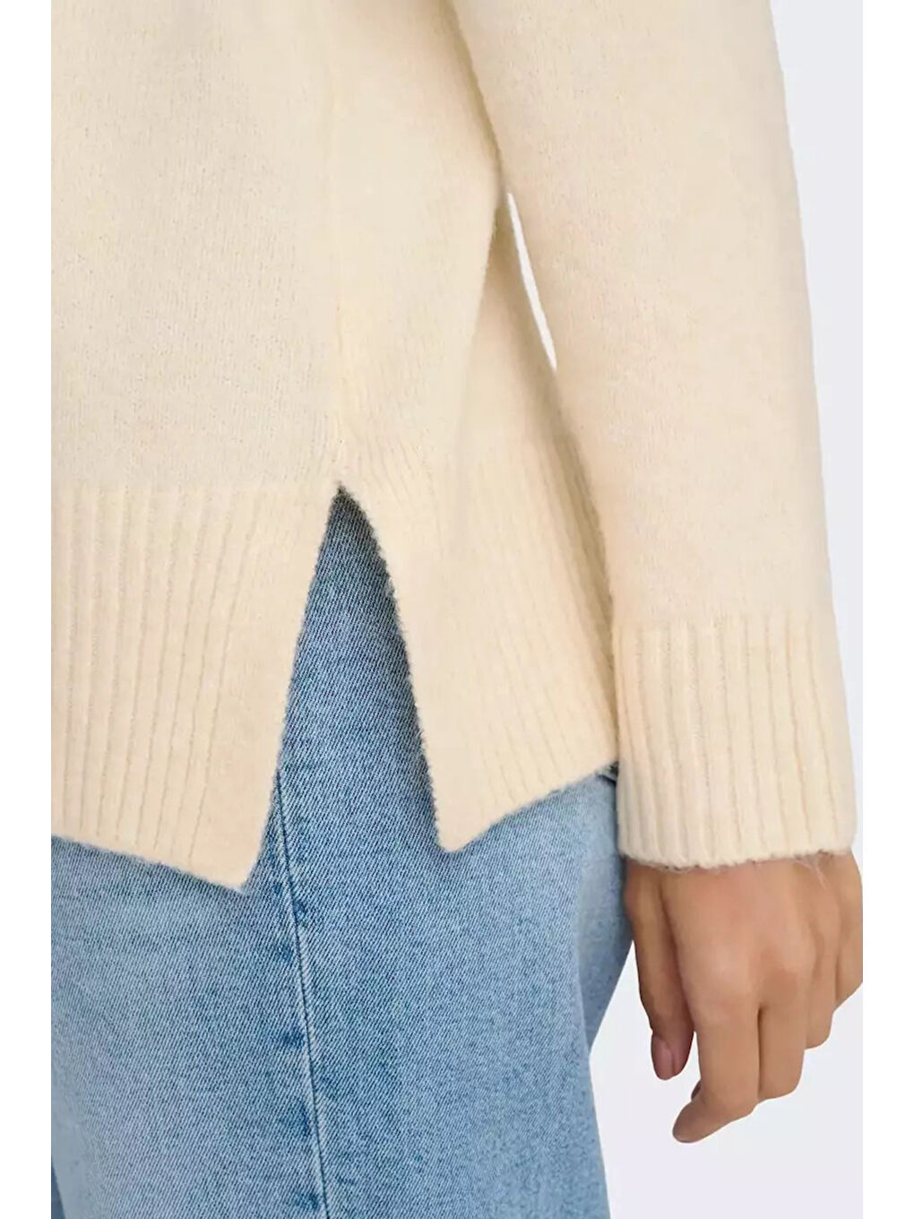 Ekru Onlhazel Oversize Fit Balıkçı Yaka Örme Kazak 15352853-4