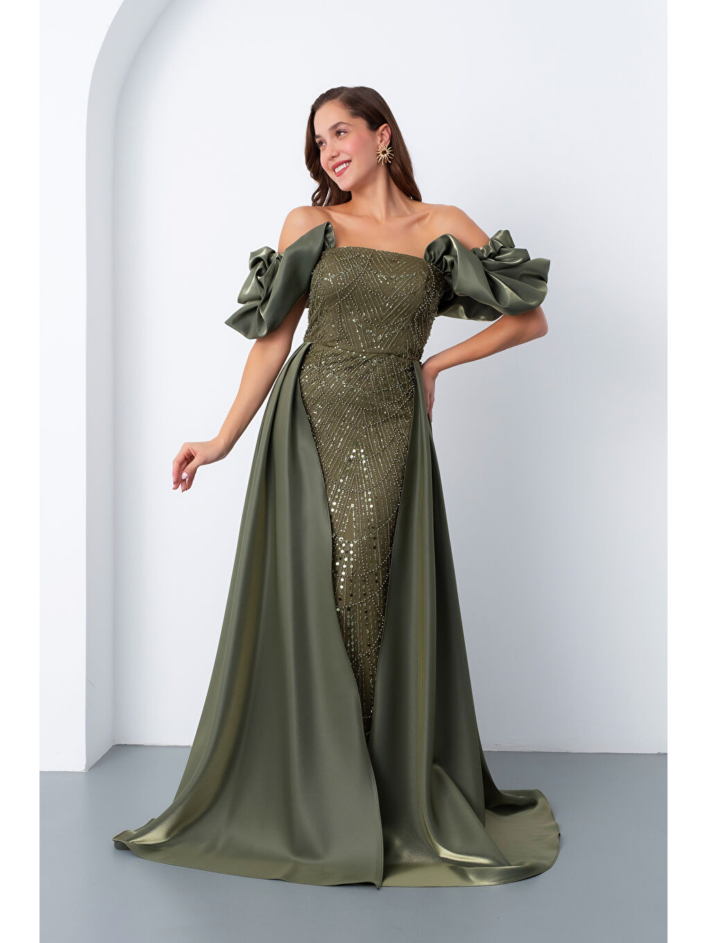 Kadın Haki Kayık Yaka Saten Kuyruklu Uzun Boncuklu Abiye-1