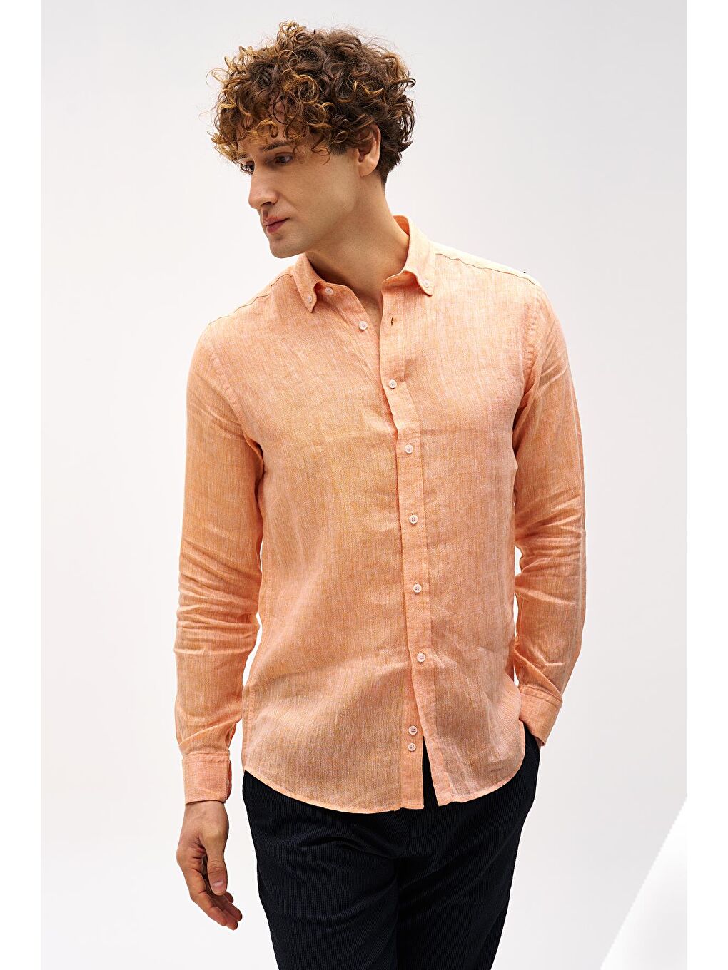 Turuncu Dynamic Fit Düğmeli Yaka Düz Uzun Kollu Cepsiz %100 Keten Gömlek-3