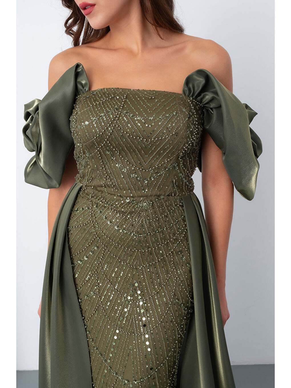 Kadın Haki Kayık Yaka Saten Kuyruklu Uzun Boncuklu Abiye-4