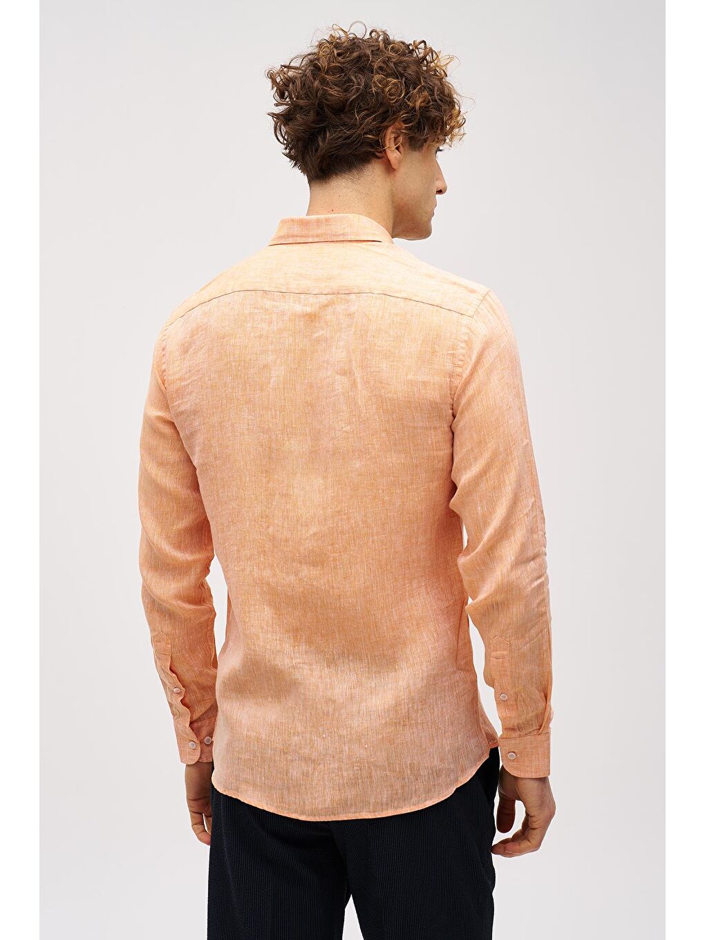 Turuncu Dynamic Fit Düğmeli Yaka Düz Uzun Kollu Cepsiz %100 Keten Gömlek-4