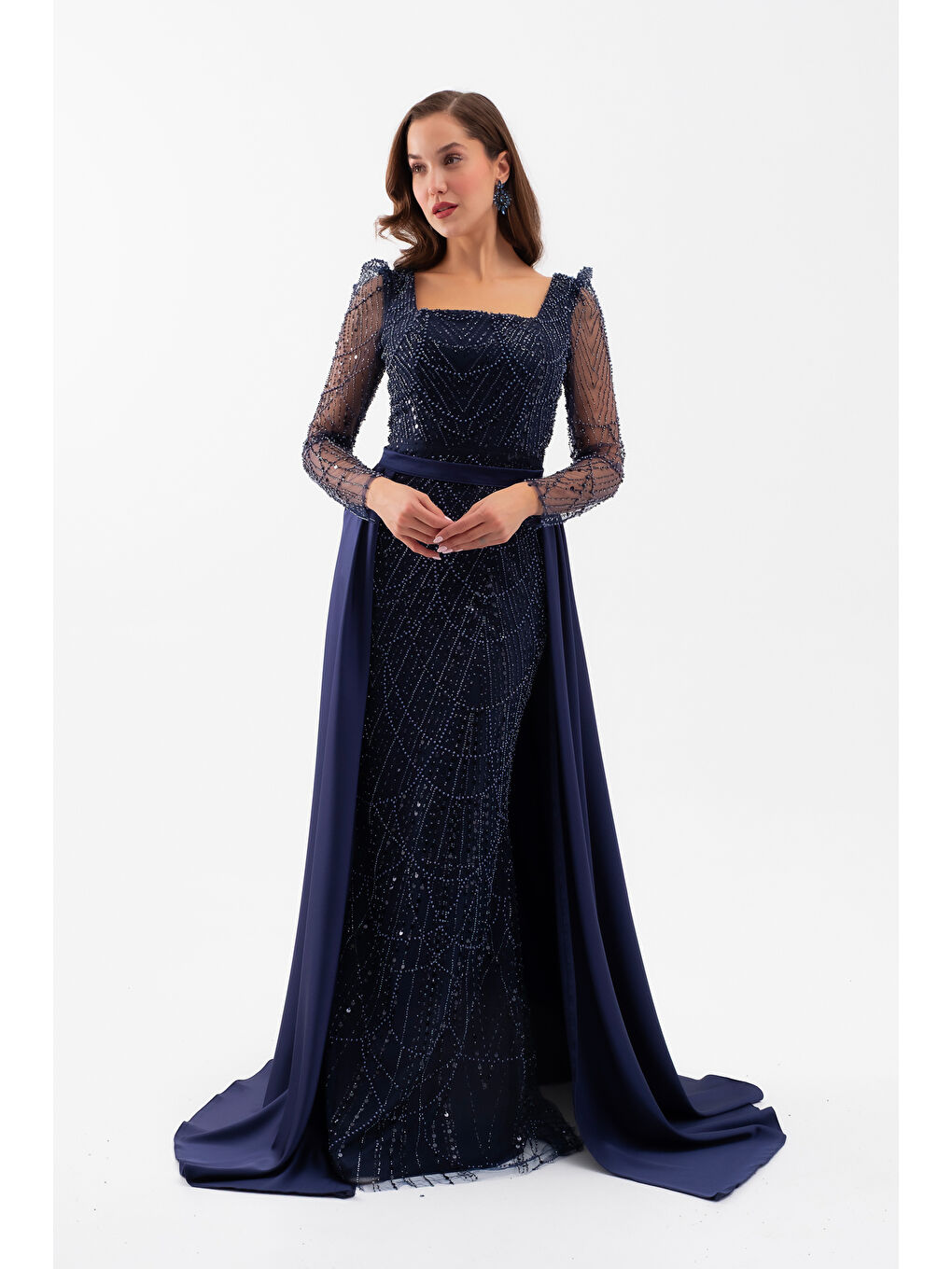 Kadın Lacivert Uzun Kol Taşlı Saten Kuyruk Aksesuarlı Abiye-1