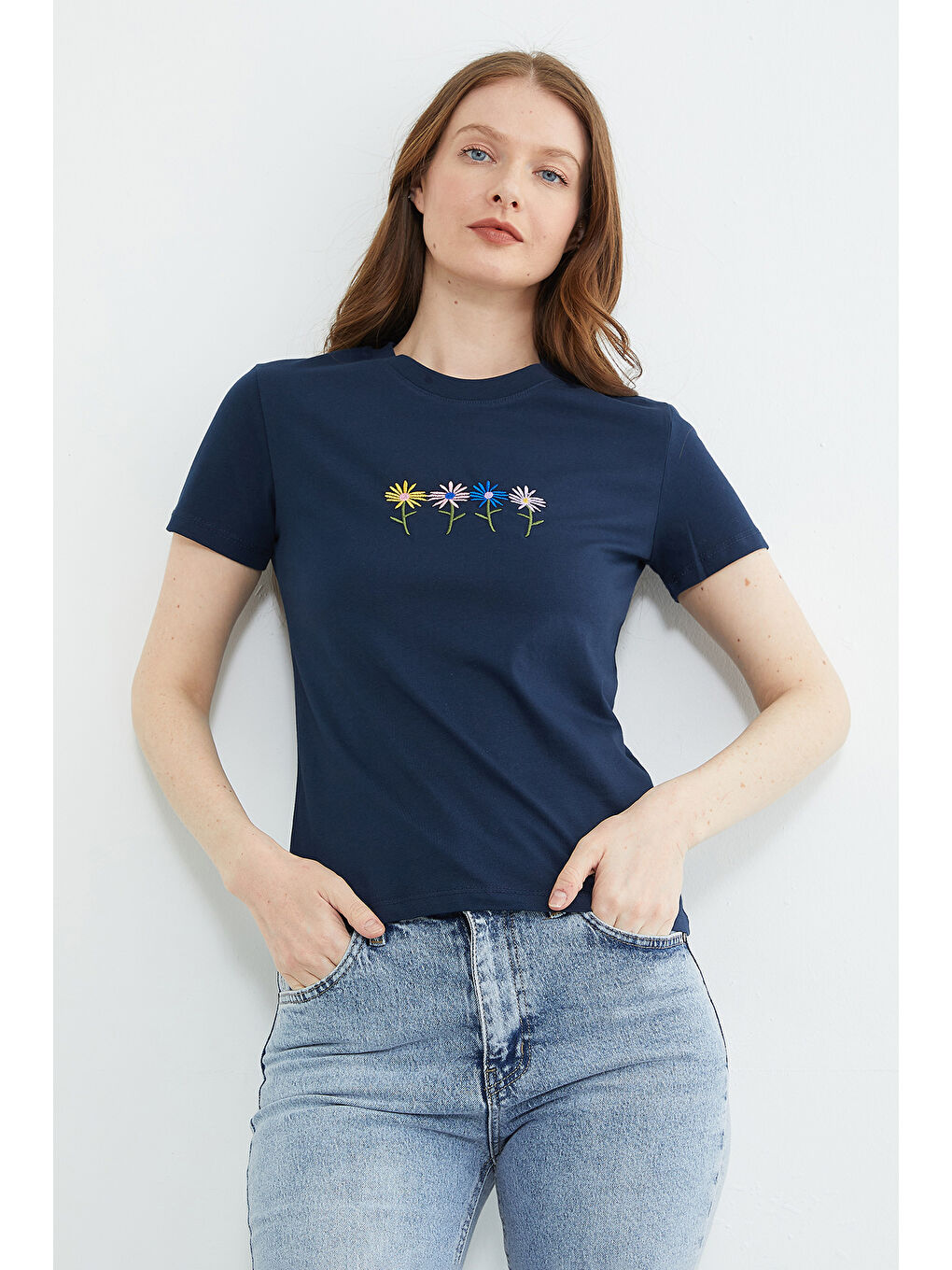 Lacivert Çiçek Nakışlı Bisiklet Yaka Tişört-2