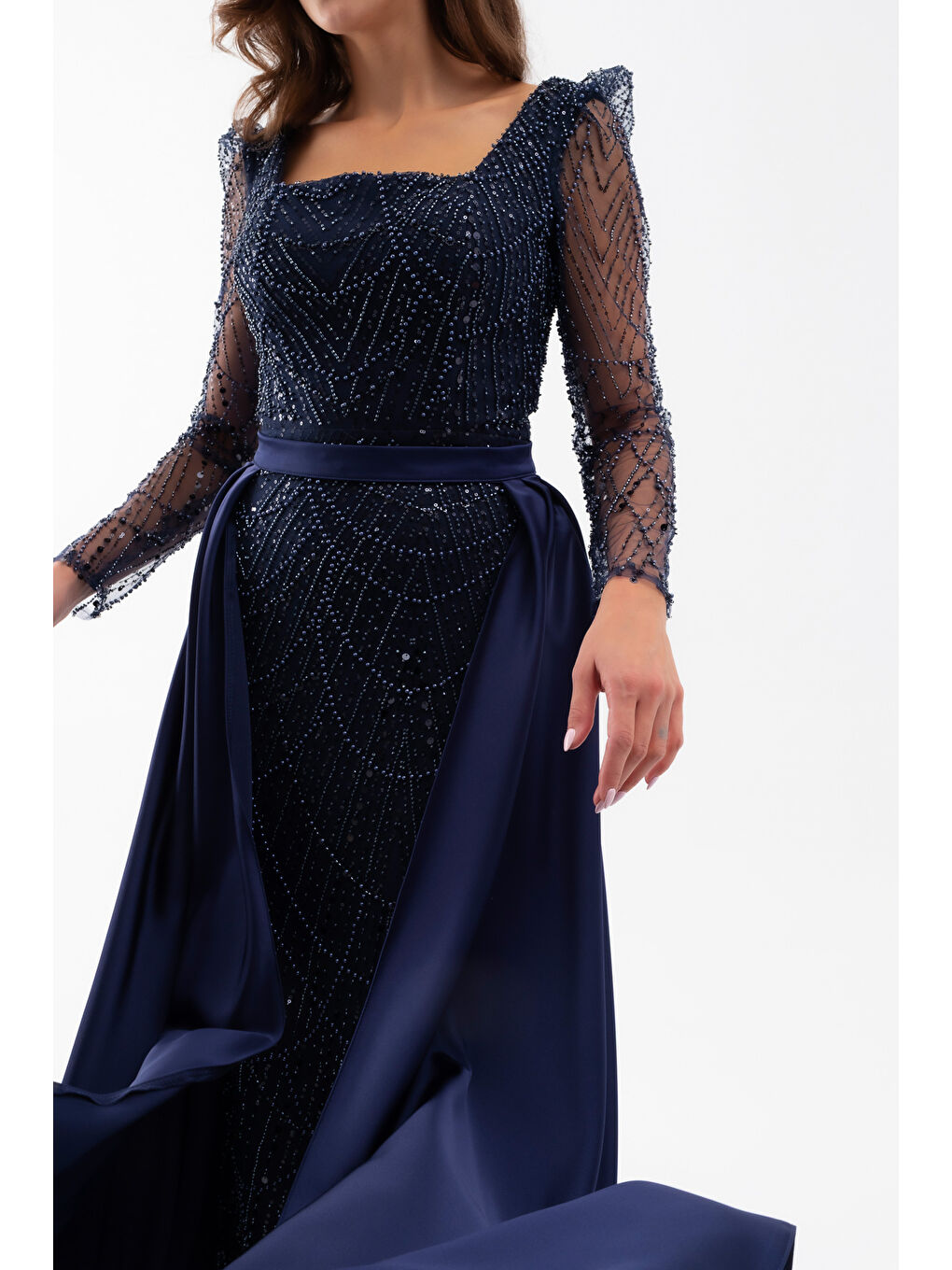 Kadın Lacivert Uzun Kol Taşlı Saten Kuyruk Aksesuarlı Abiye-4