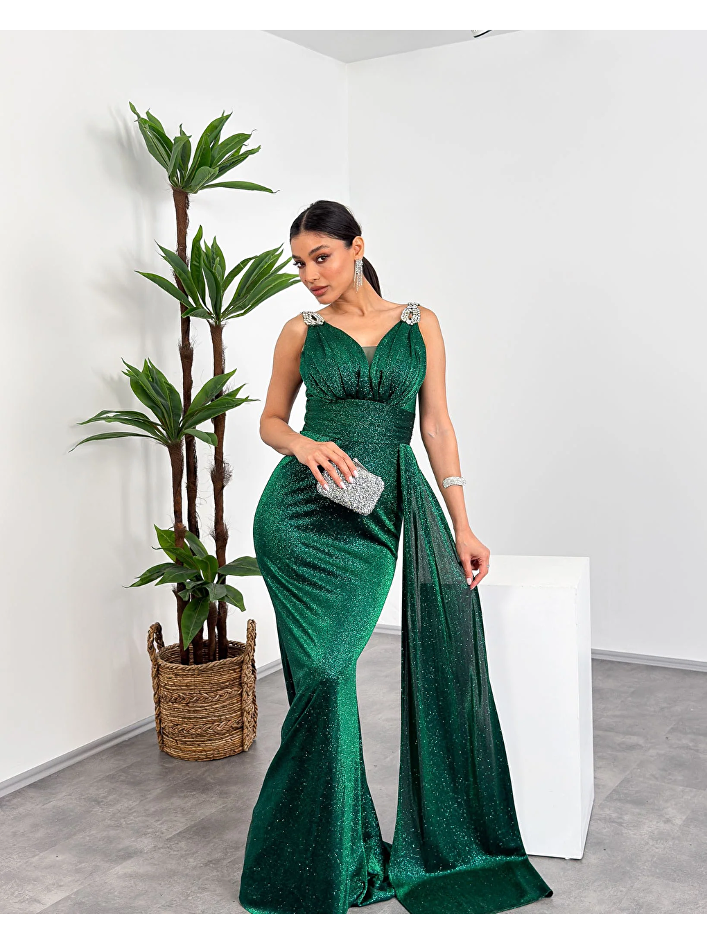 Yeşil Omuz Taş Detaylı V Yaka Simli Maxi Kadın Abiye Elbise-1