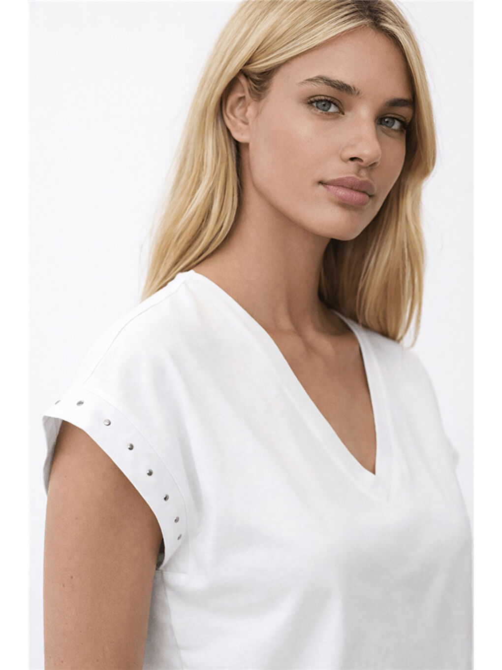Beyaz Pamuklu Regular Fit V Yaka Kadın Bluz 26Y0034K1-2