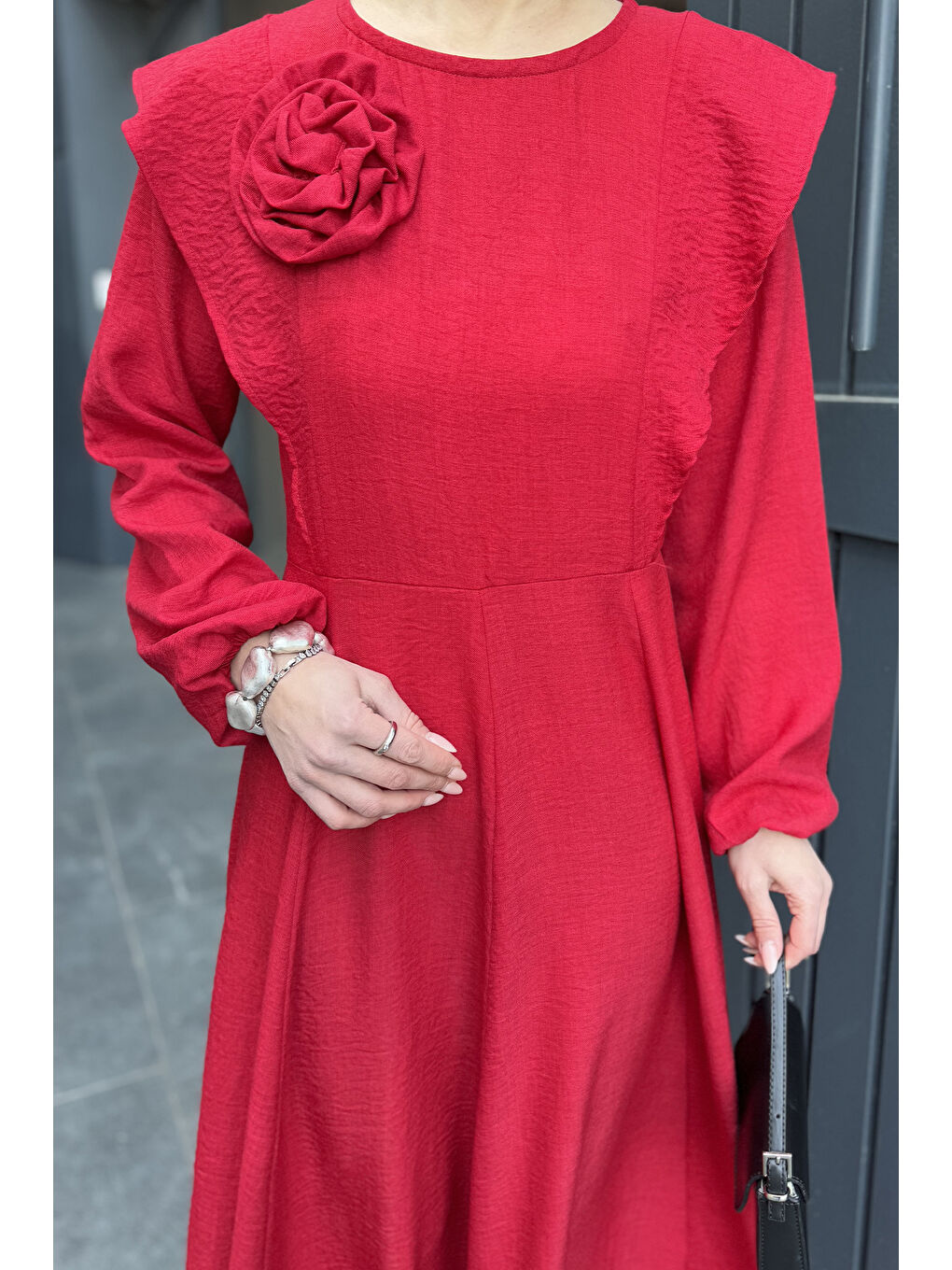 Kırmızı Gül Detaylı Kadın Kloş Elbise-3