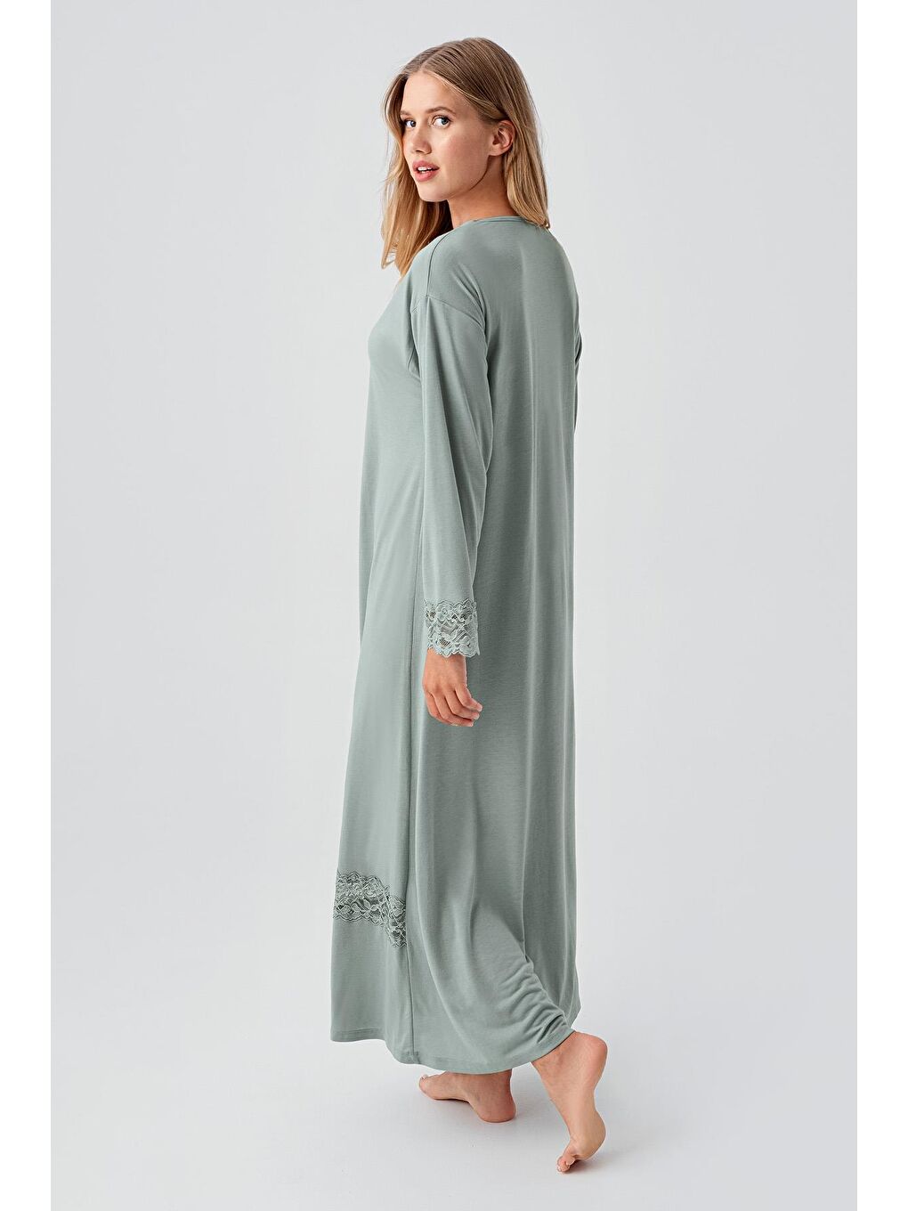 Yeşil Uzun Kollu Dantelli Düğmeli Esnek Viskoz Gecelik 18106-2