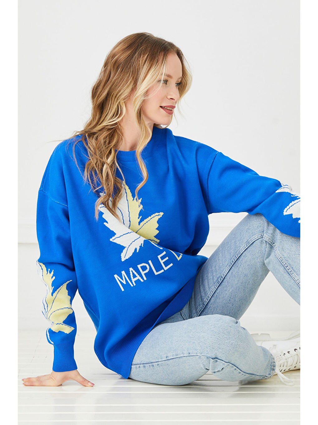Mavi Maple Leaf Desenli Triko Kazak
