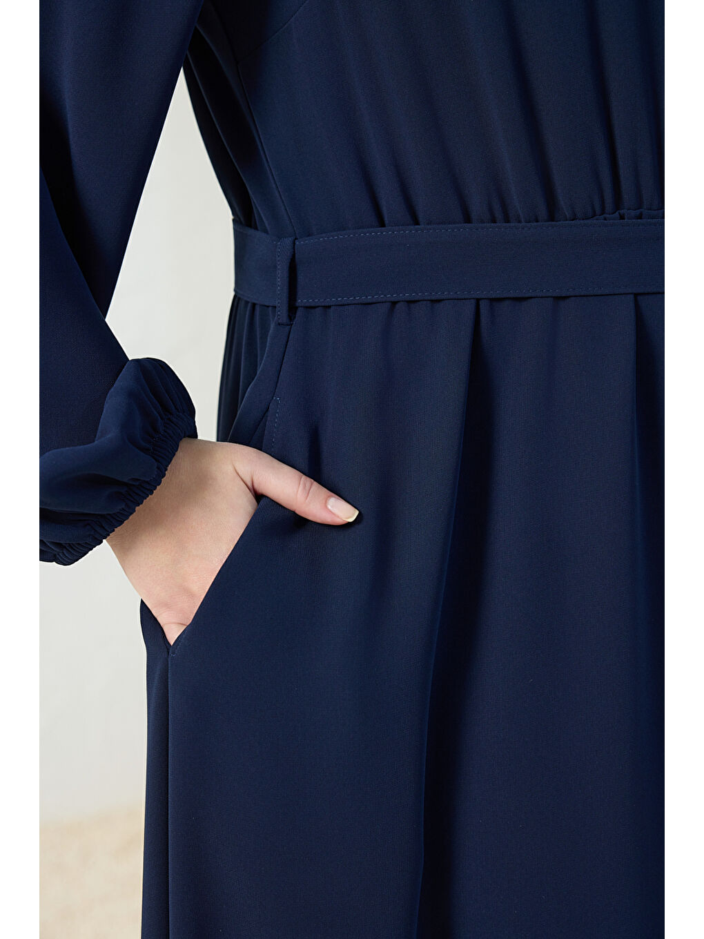 Lacivert Bel ve Kol Ucu Lastik Detaylı Elbise-5