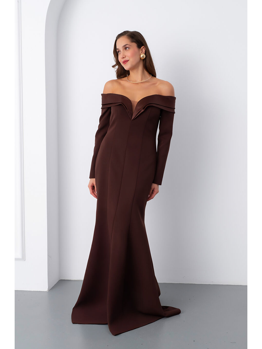 Kadın Kahverengi Kayık Yaka Uzun Balık Abiye Elbise