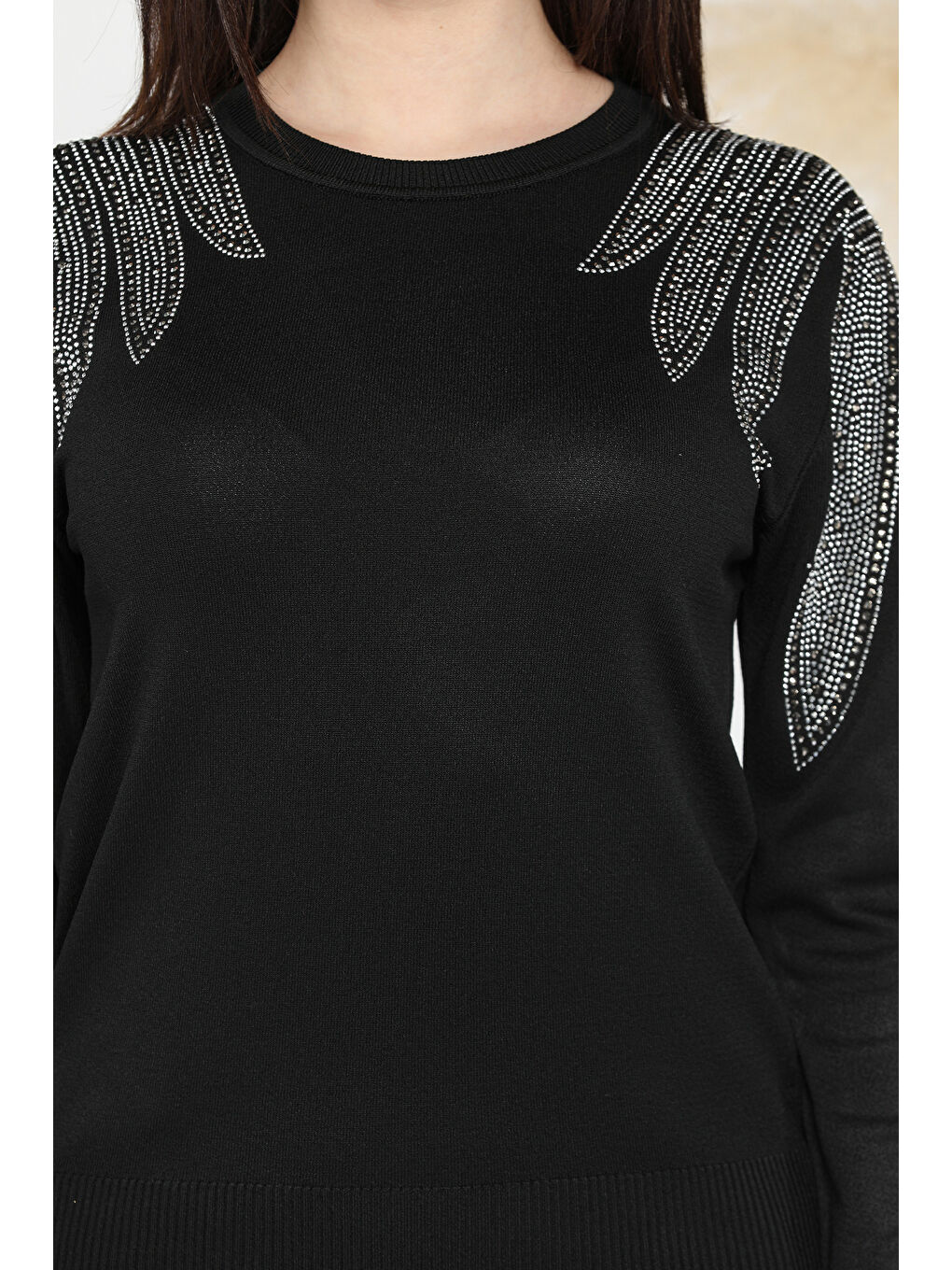 Siyah Taş İşlemeli Bisiklet Yaka Kadın Bluz-3