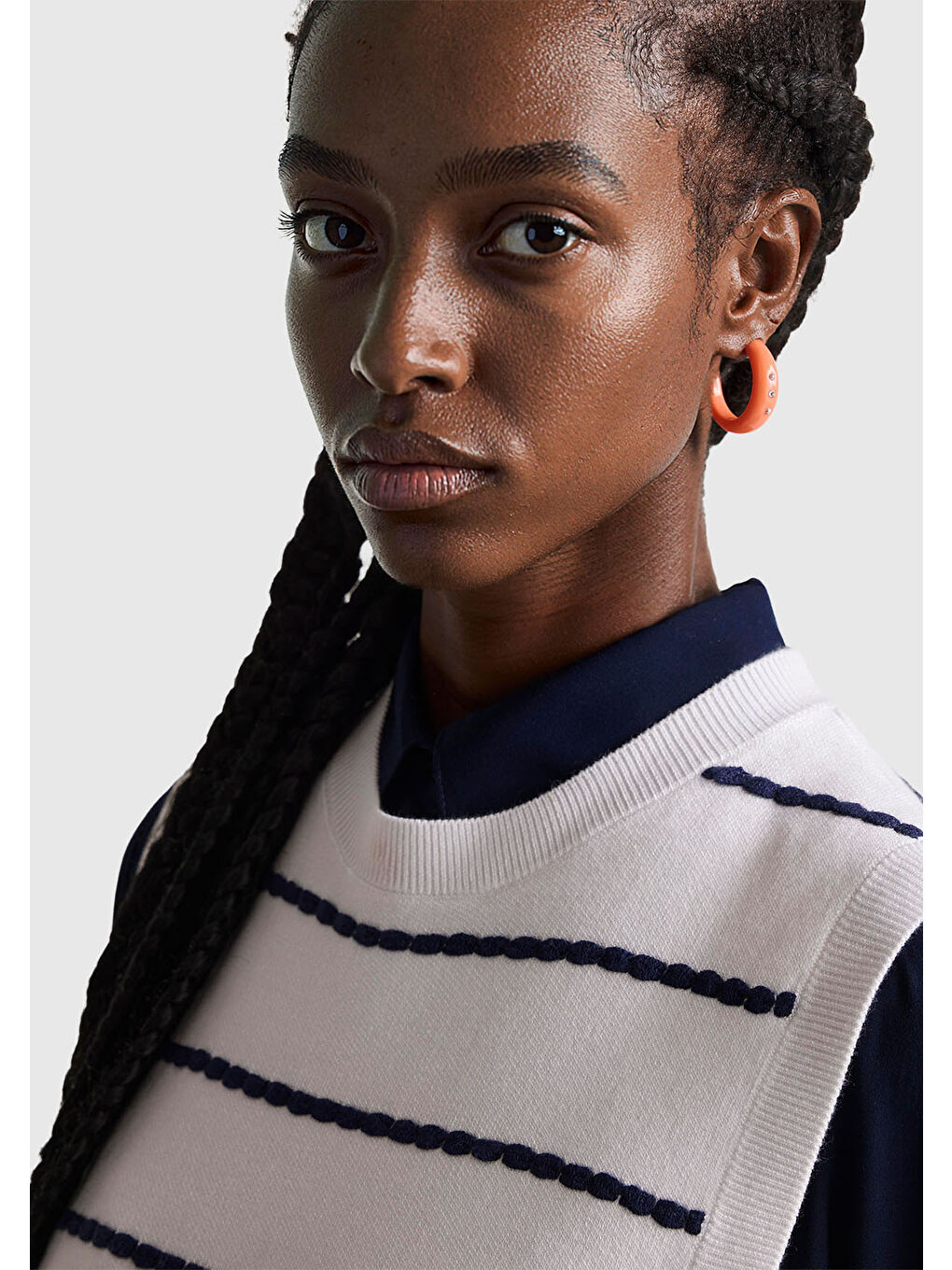 Kadın Ekru-Gri Mix Viskoz ve Akrilik Karışımlı Çizgili Kolsuz Kazak-6