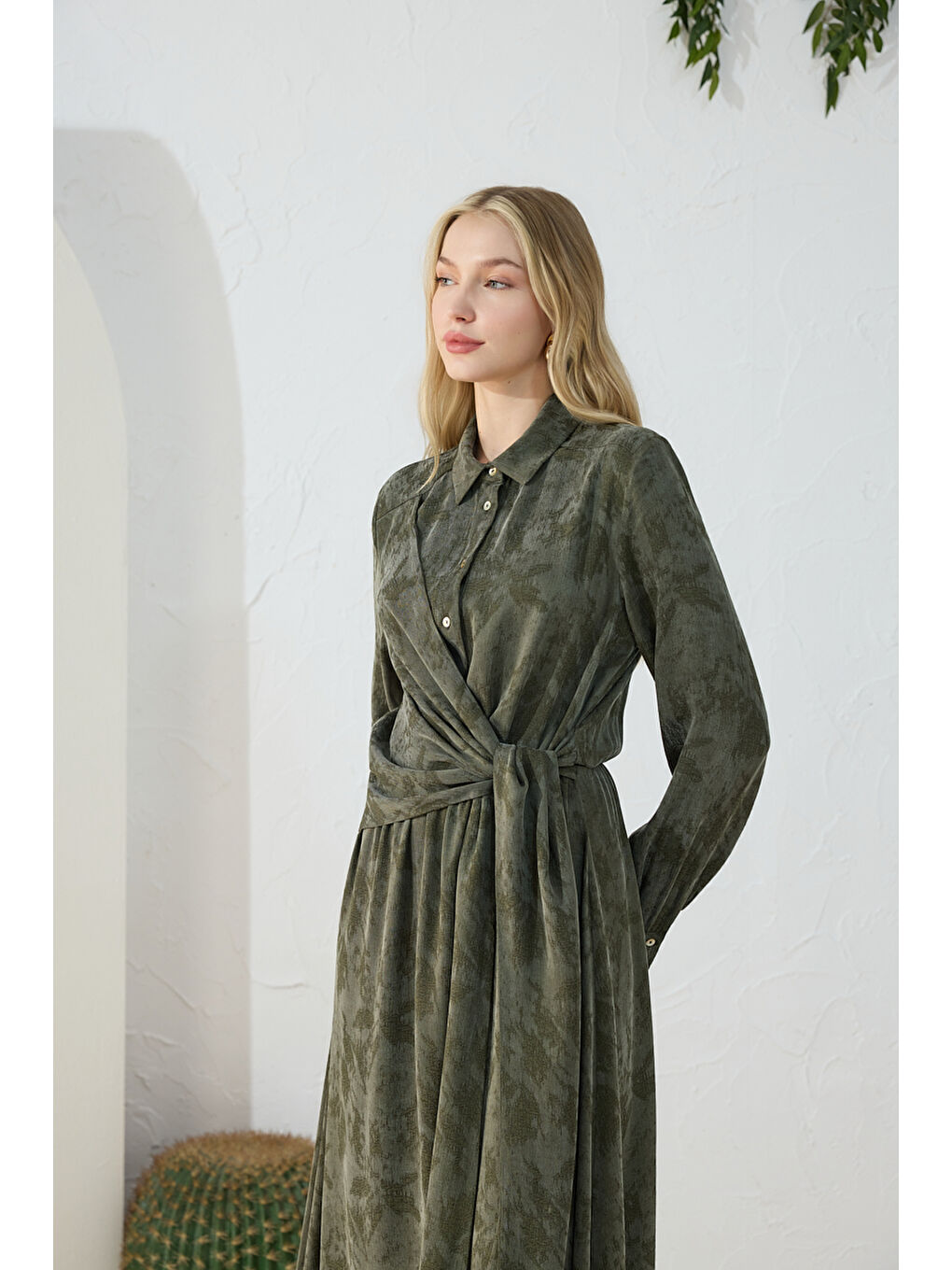 Haki Jakarlı Bağlama Detaylı Elbise-4