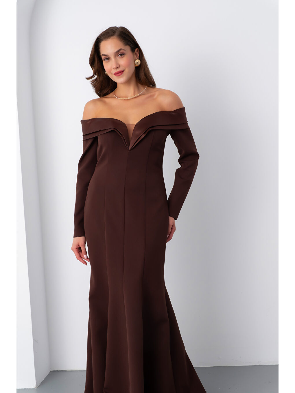Kadın Kahverengi Kayık Yaka Uzun Balık Abiye Elbise-2