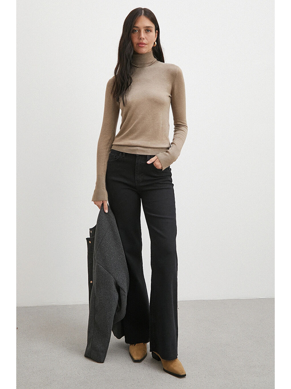 Push Up Kesik Geniş Paça Jean Siyah-1