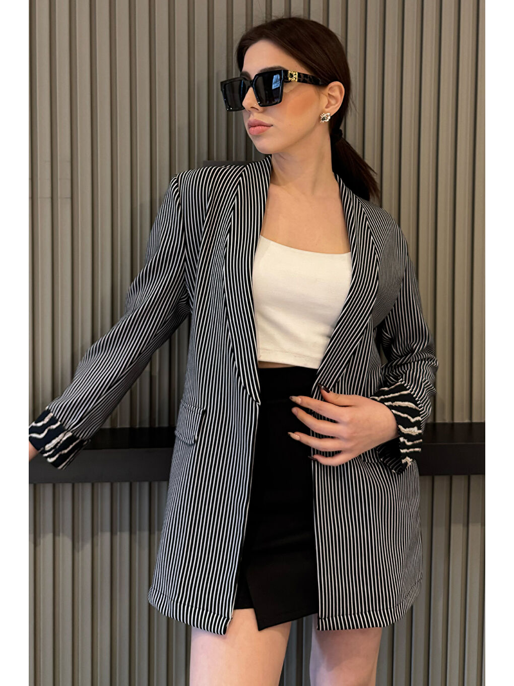 Siyah Kadın Çizgili Kol Detaylı Blazer Ceket-1