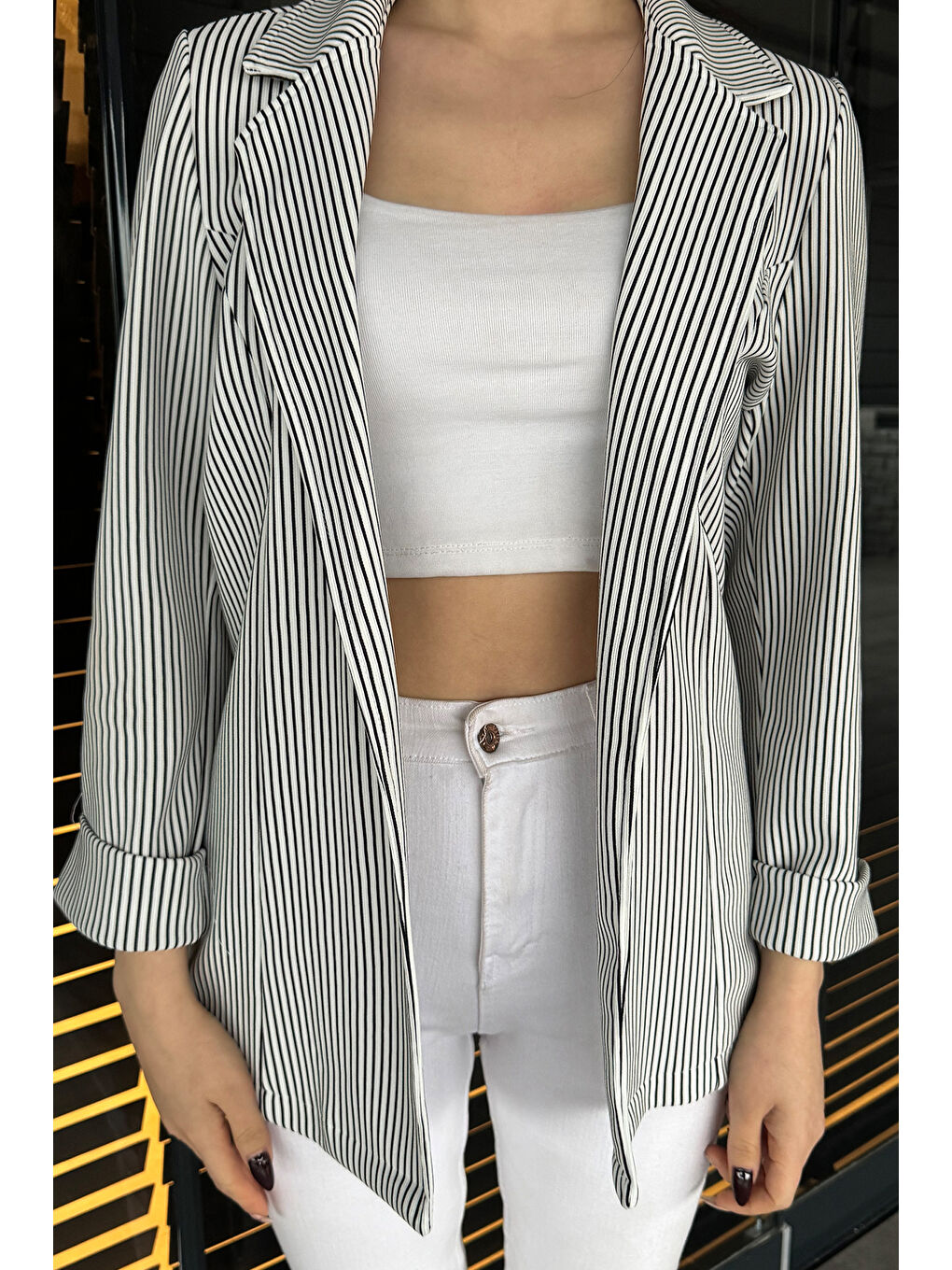 Beyaz Kadın Çizgili Duble Kol Blazer Ceket-2