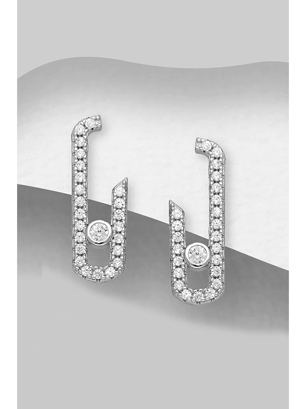 Gri Mess Uno Zirkon Tektaşlı Ataç Çivi Küpe-4